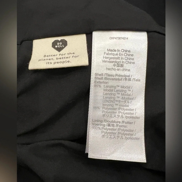 Madewell The Relaxed Blazer in
Softdrape NWT
Size small
Pit to pit 20” - Picture 9 of 9